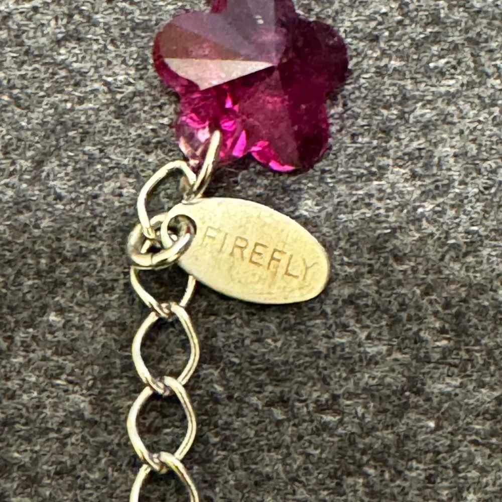 Firefly “La Dolce Vita” V Necklace - Picture 3 of 4